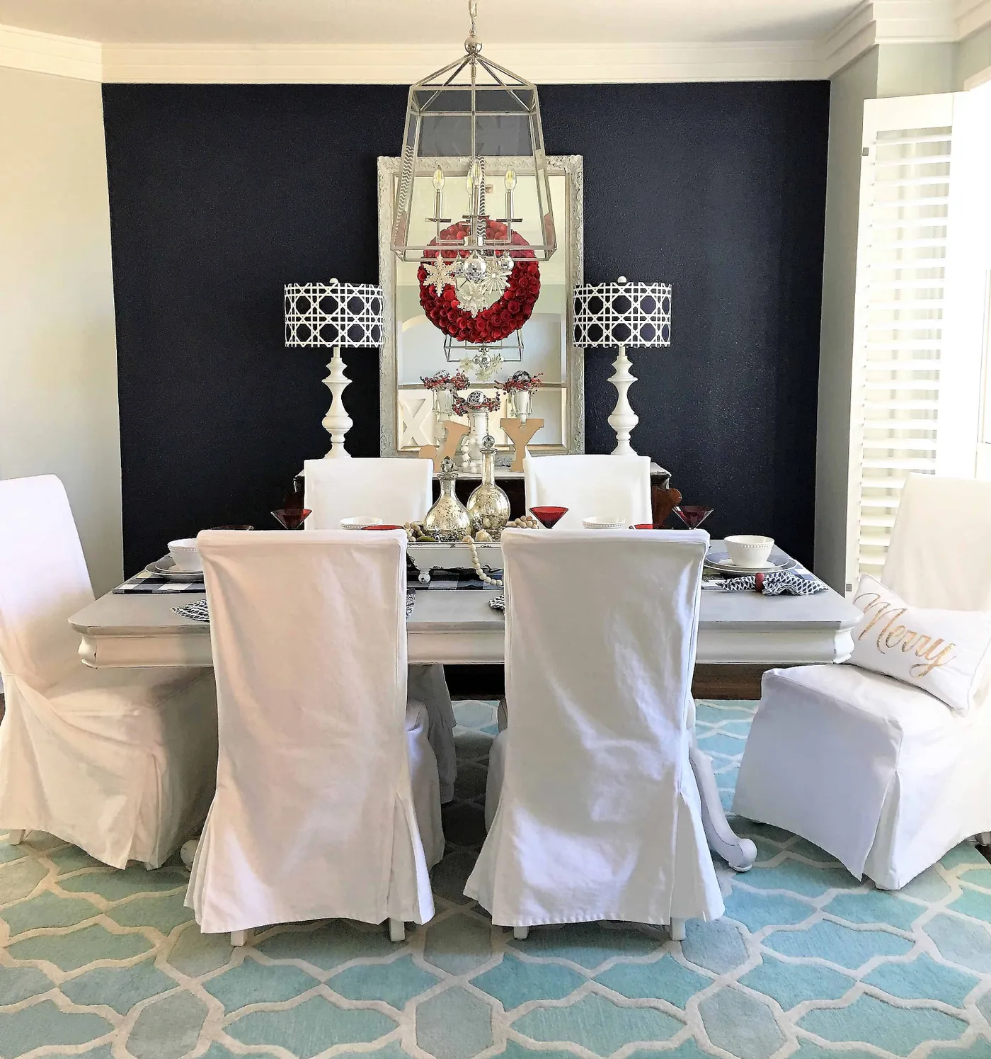 Christmas Dining Room: Navy + Red - thetarnishedjewelblog