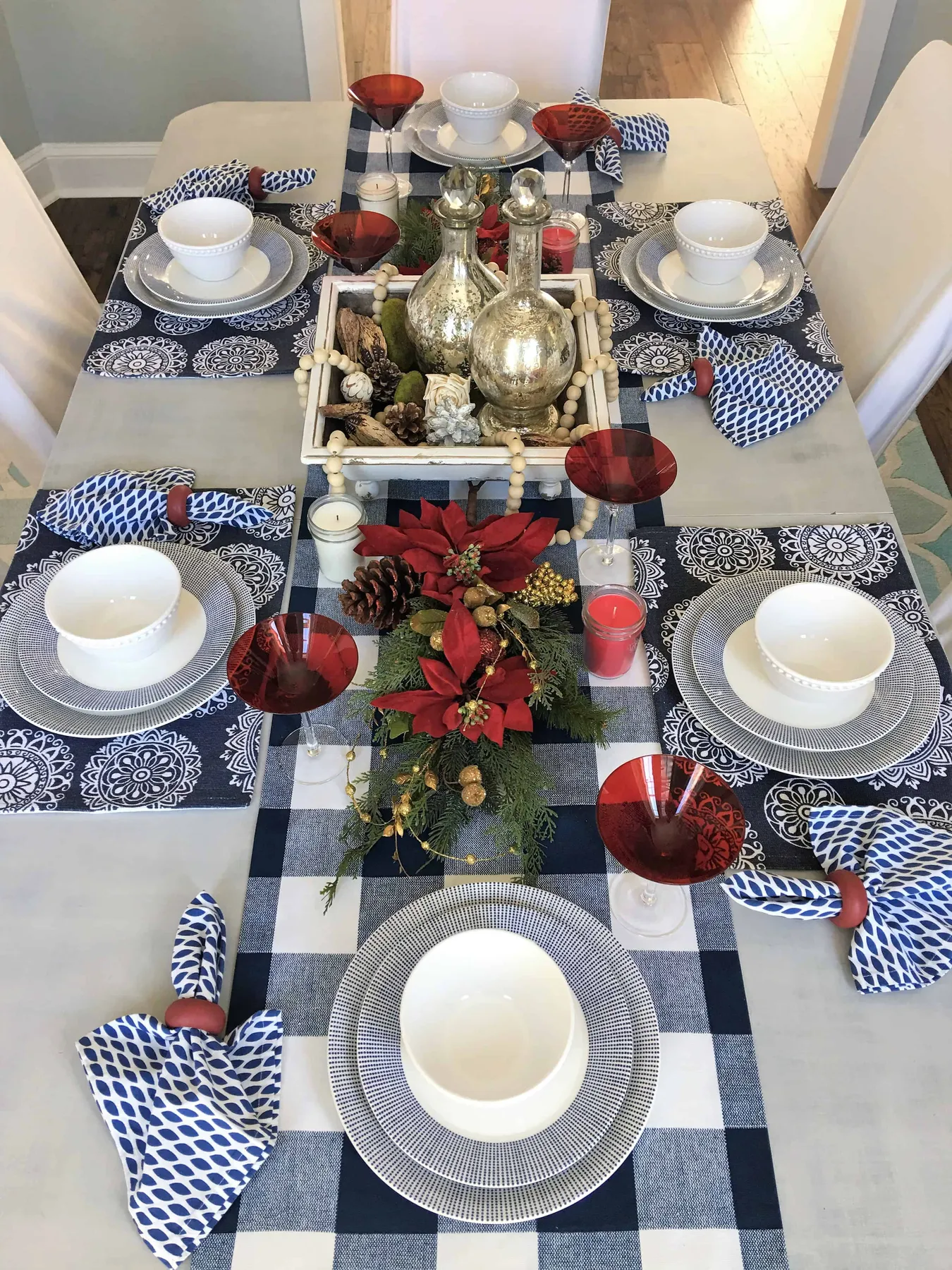 Christmas Dining Room: Navy + Red - thetarnishedjewelblog