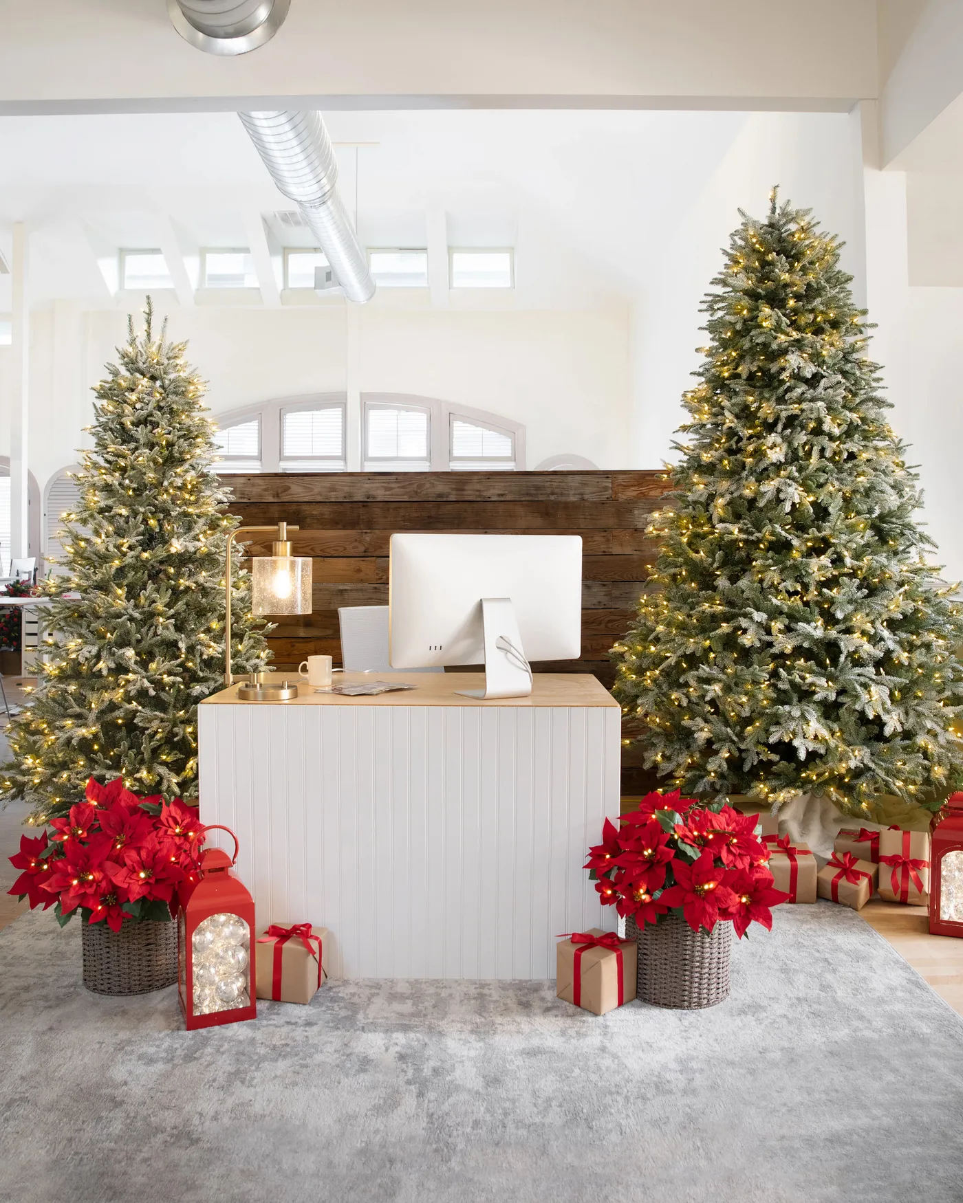 Christmas First-rate Decorations For Commercial & Holiday Decor Online Businesses