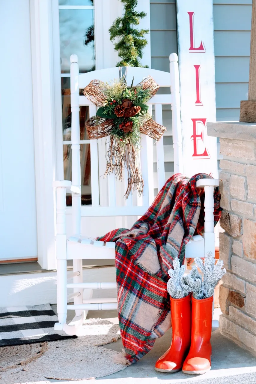 Christmas Rocking Chair Porch - SUGAR MAPLE notes