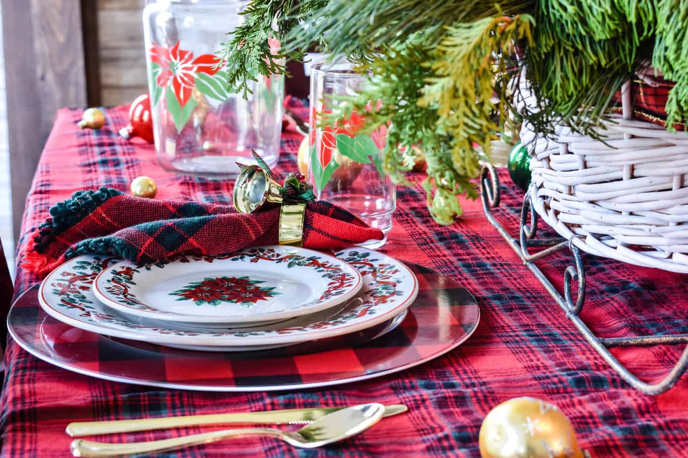 Christmas Sleigh Centerpiece and Tablescape - Zucchini Sisters