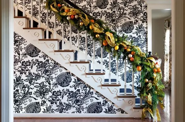 Christmas Stair Decorations – Beautiful Ideas To Spruce The Holiday