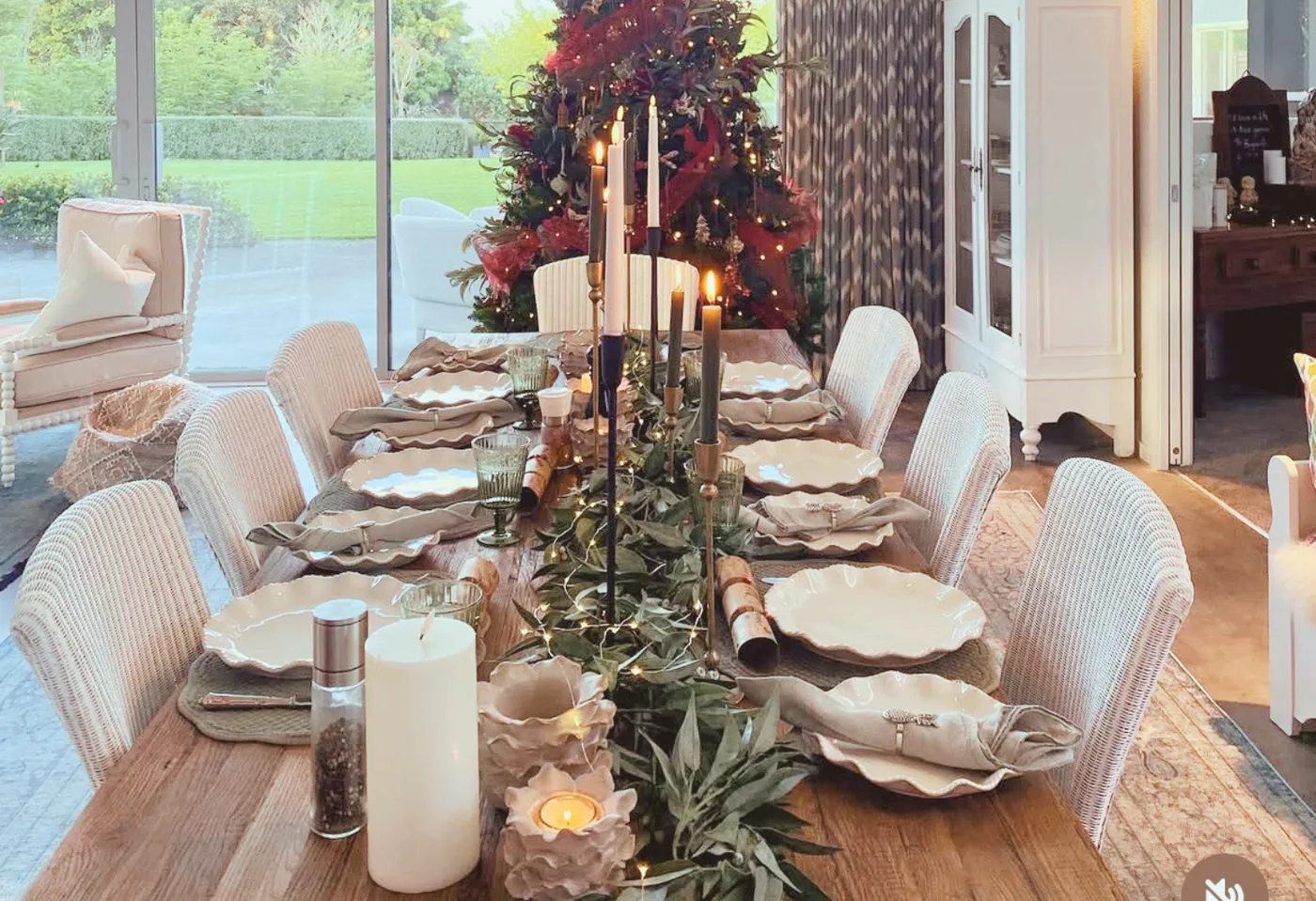 Christmas Styling Trends 2025 NZ — Summer Luxe Décor Guide - Amazing  Interiors NZ