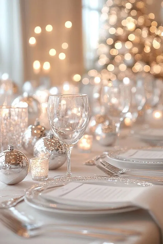 Christmas Table Decoration 2025 | Ideas & Trends for an Elegant Christmas |  Sapins.nl