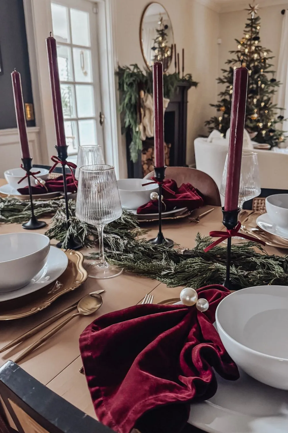Christmas Table Decorations Centerpiece with Bows - hostessology