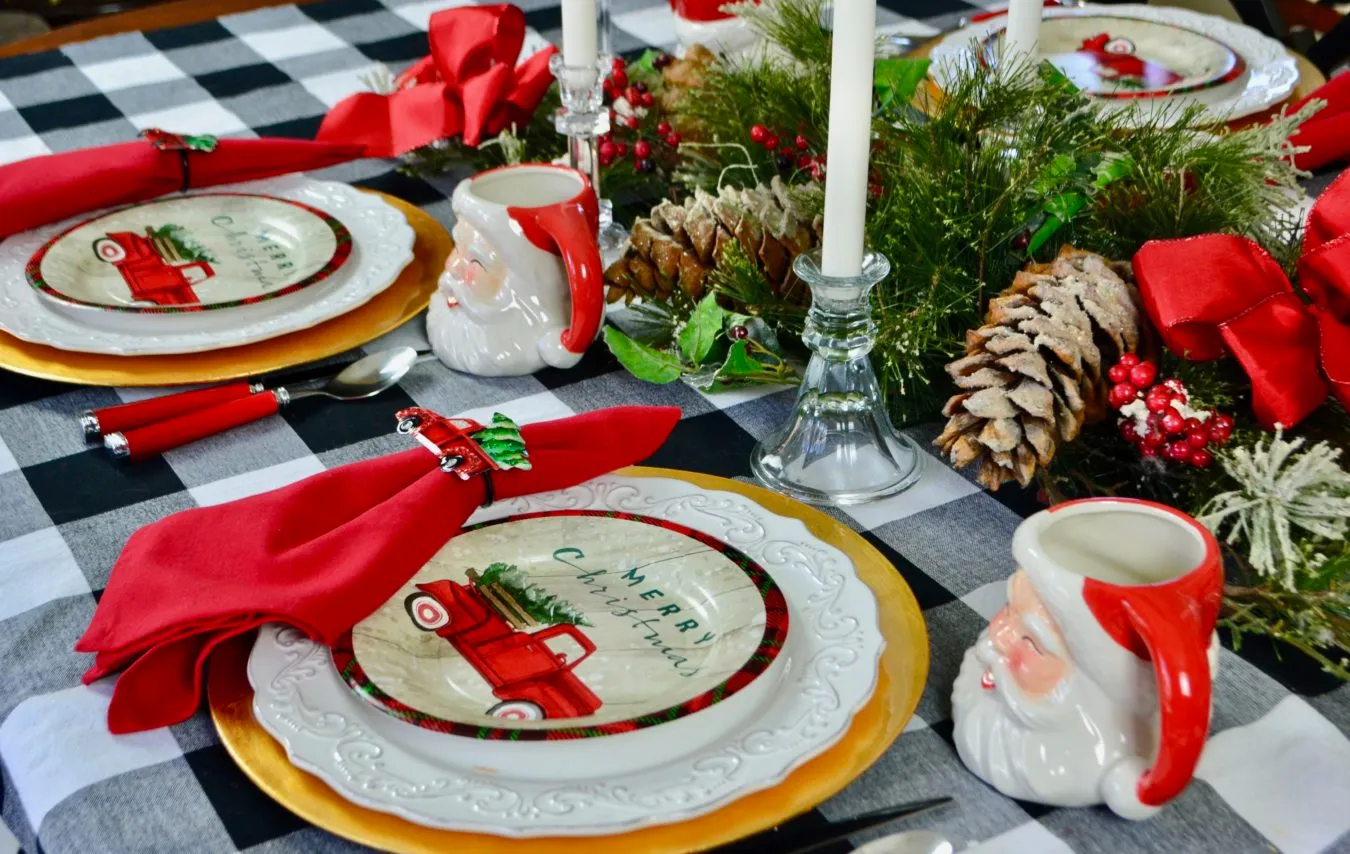Christmas Table Scape & Hot Chocolate Bar - Liz Bushong