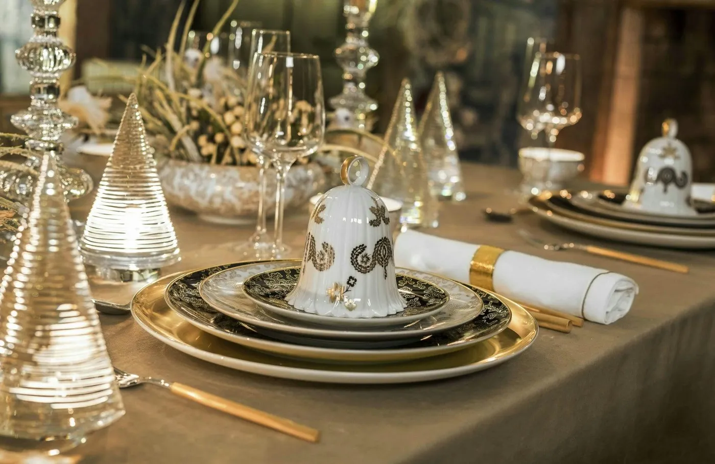 Christmas Table Setting Ideas | Xmas Table Ideas | LuxDeco