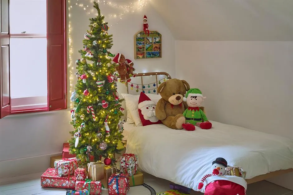 Christmas tree decorating ideas for every style and budget |  loveproperty.com