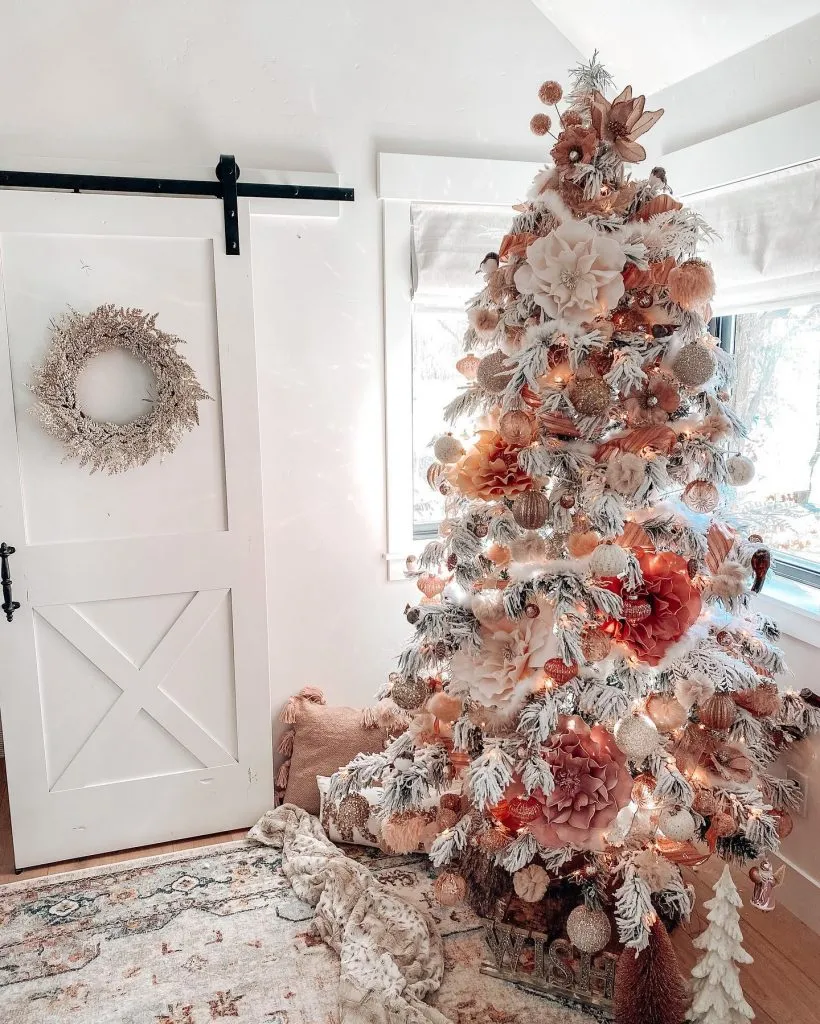 Christmas Tree Ideas: 15 Festive Ways to Decorate Your Tree for the Ho – Rugs USA
