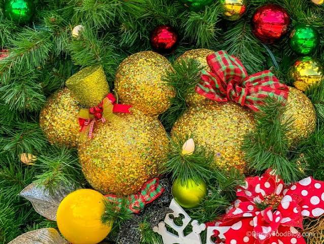 christmas tree stroll | the disney food blog