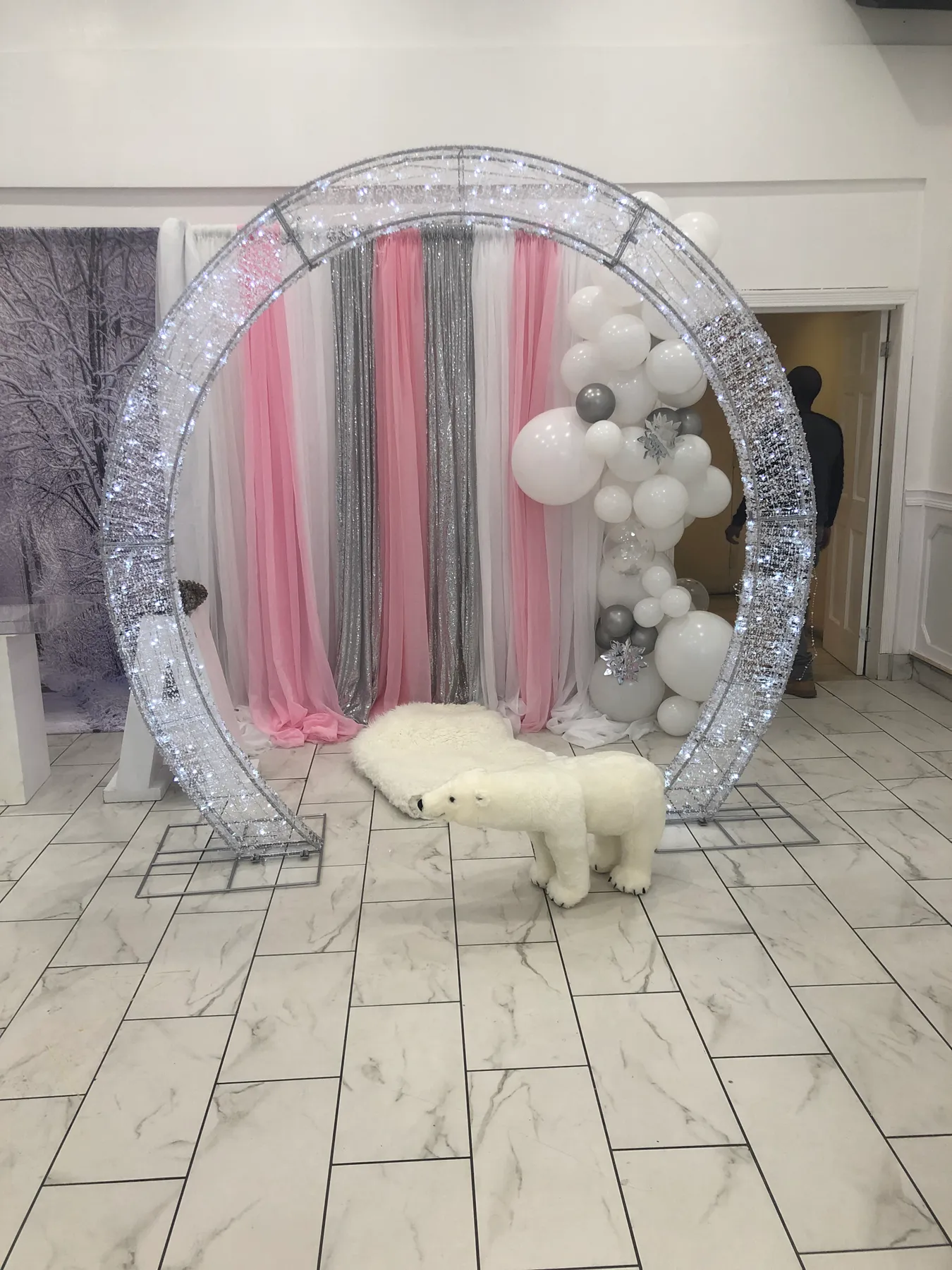 Circle Winter Wonderland Arch Backdrop | primeluxevents.com