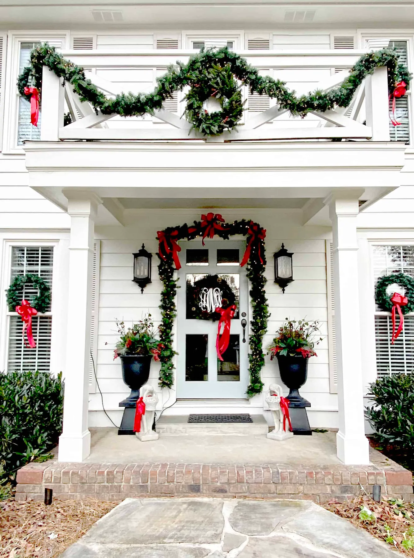 Classic Christmas Home Tour 2022 {Exterior & Foyer} – Dixie Delights