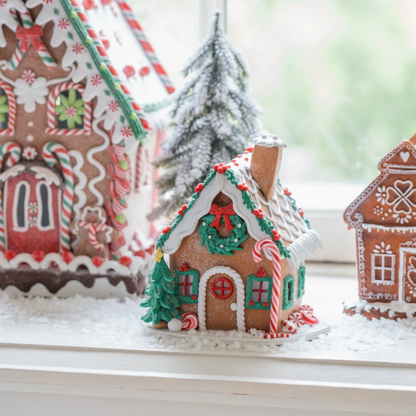 Colourful gingerbread house LED 16.5 × 14.5 × 17 cm clay