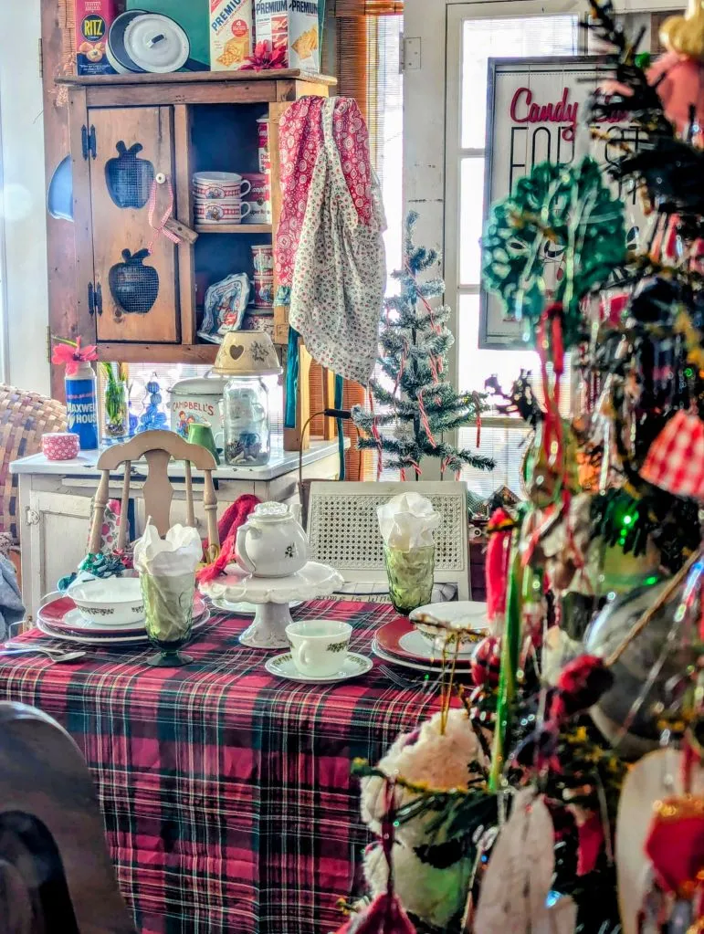 Country Cottage Christmas Tour… at Comfy Lane Cottage – Comfy Lane Cottage