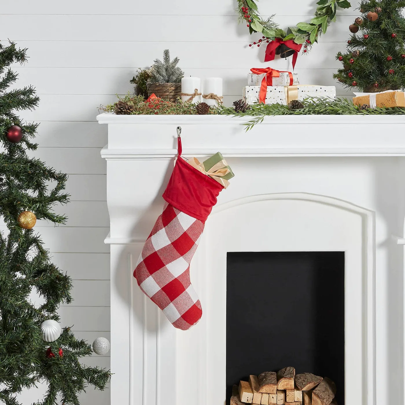 Country Style Christmas Stockings - Retro Barn Country Linens