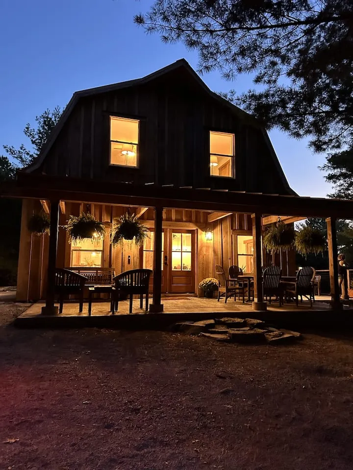 Cozy Winter Decor-FirePit, HotTub & Chef's Kitchen - Cabins for Rent in  Freetown, Indiana, United States - Airbnb
