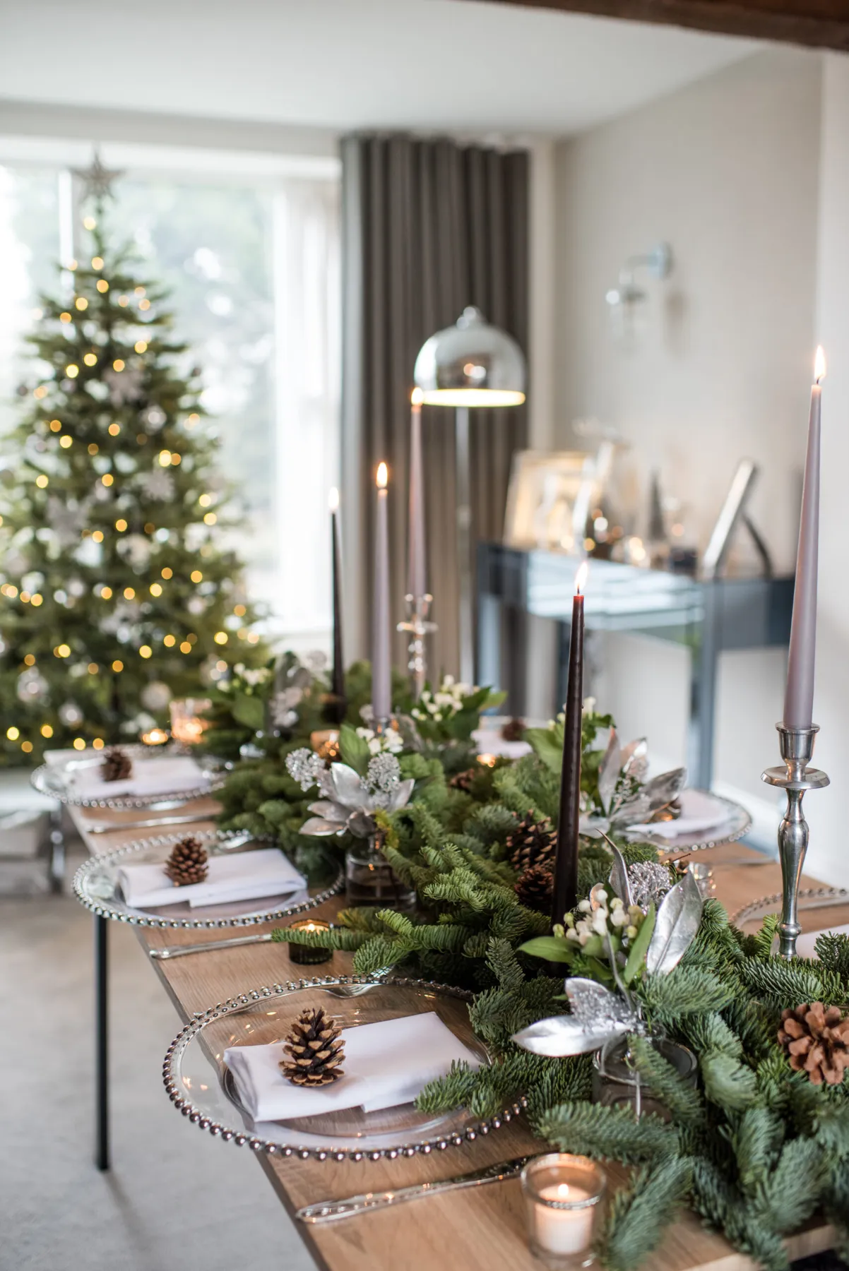 Create The Perfect Christmas Table Setting In Your Home