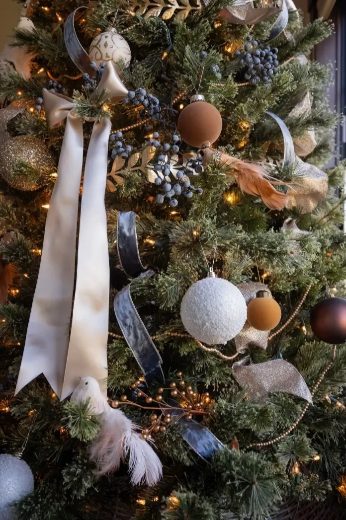 Creating a Classic Christmas Tree - Kinsale Home
