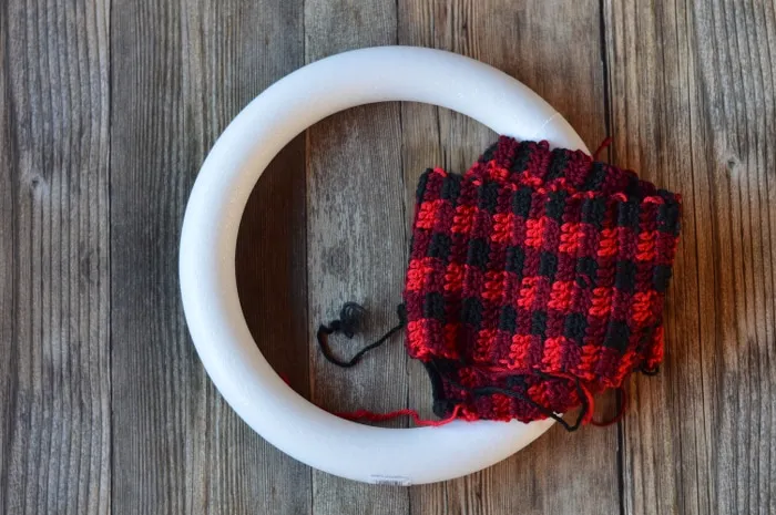 Crochet Plaid Wreath - Free Crochet Pattern - Whistle and Ivy