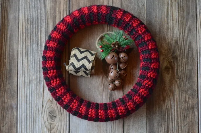 Crochet Plaid Wreath - Free Crochet Pattern - Whistle and Ivy
