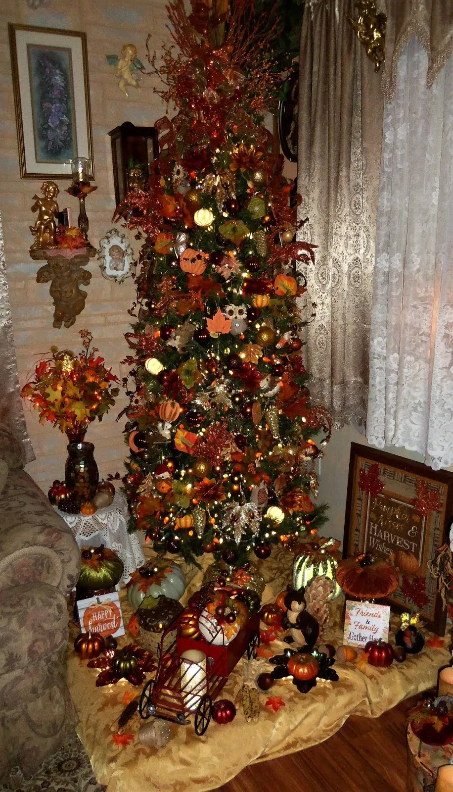 DEBBIE-DABBLE BLOG: Autumn Tree and 'Pumpkin Patch' in the Living Room, 2019