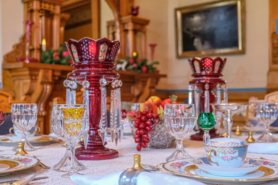Deck the Mansions: Hackley & Hume Holiday Tour in Muskegon