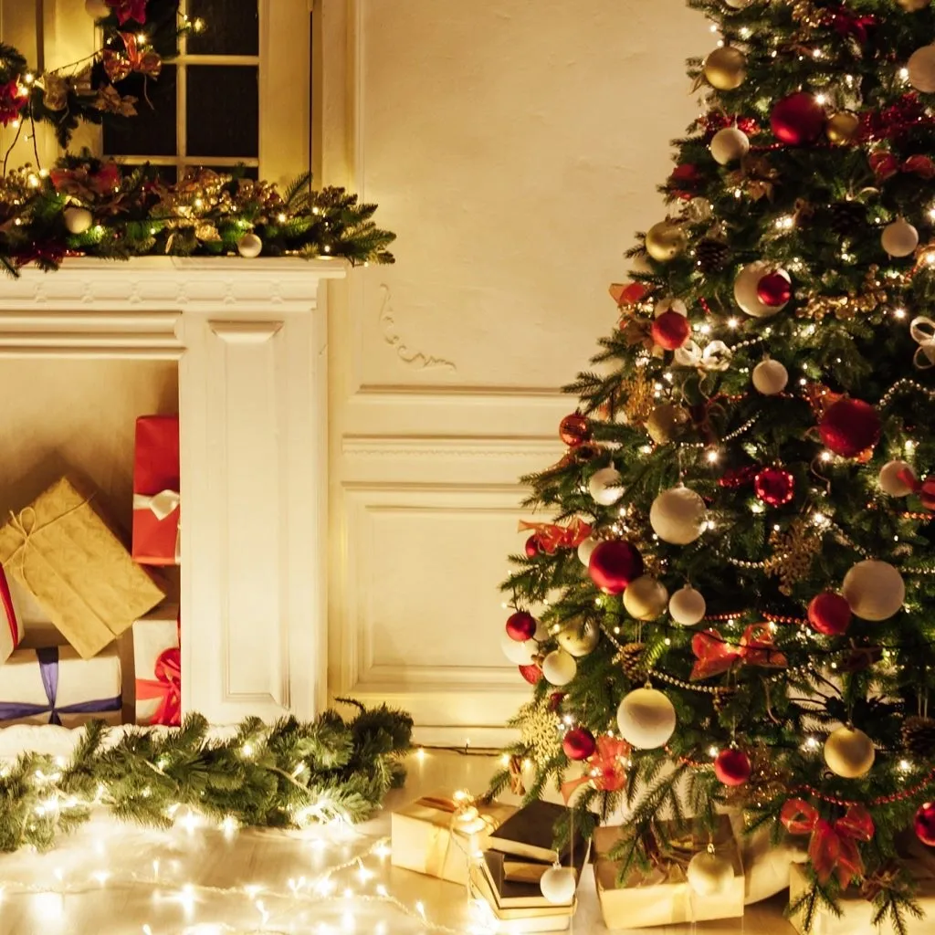 Decorate Your Christmas Tree Like a Pro - The New York Times