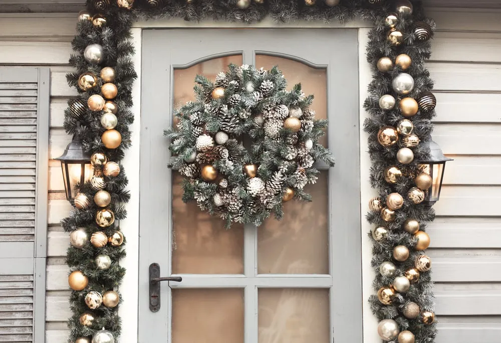 Decorated Front Gate Christmas Tree How To Decorate Your Front Door For Christmas