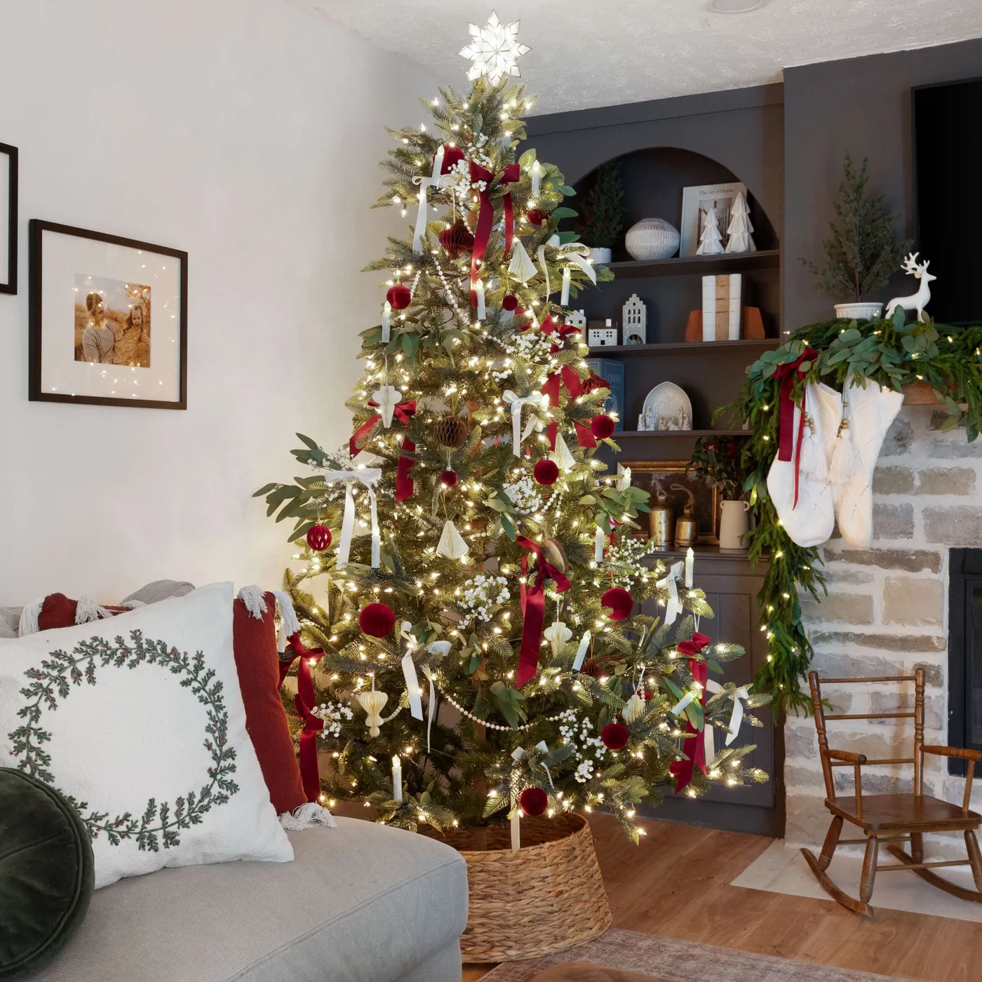Decorating an Elegant Christmas Tree - It's Timeless! | Crystel Montenegro Home