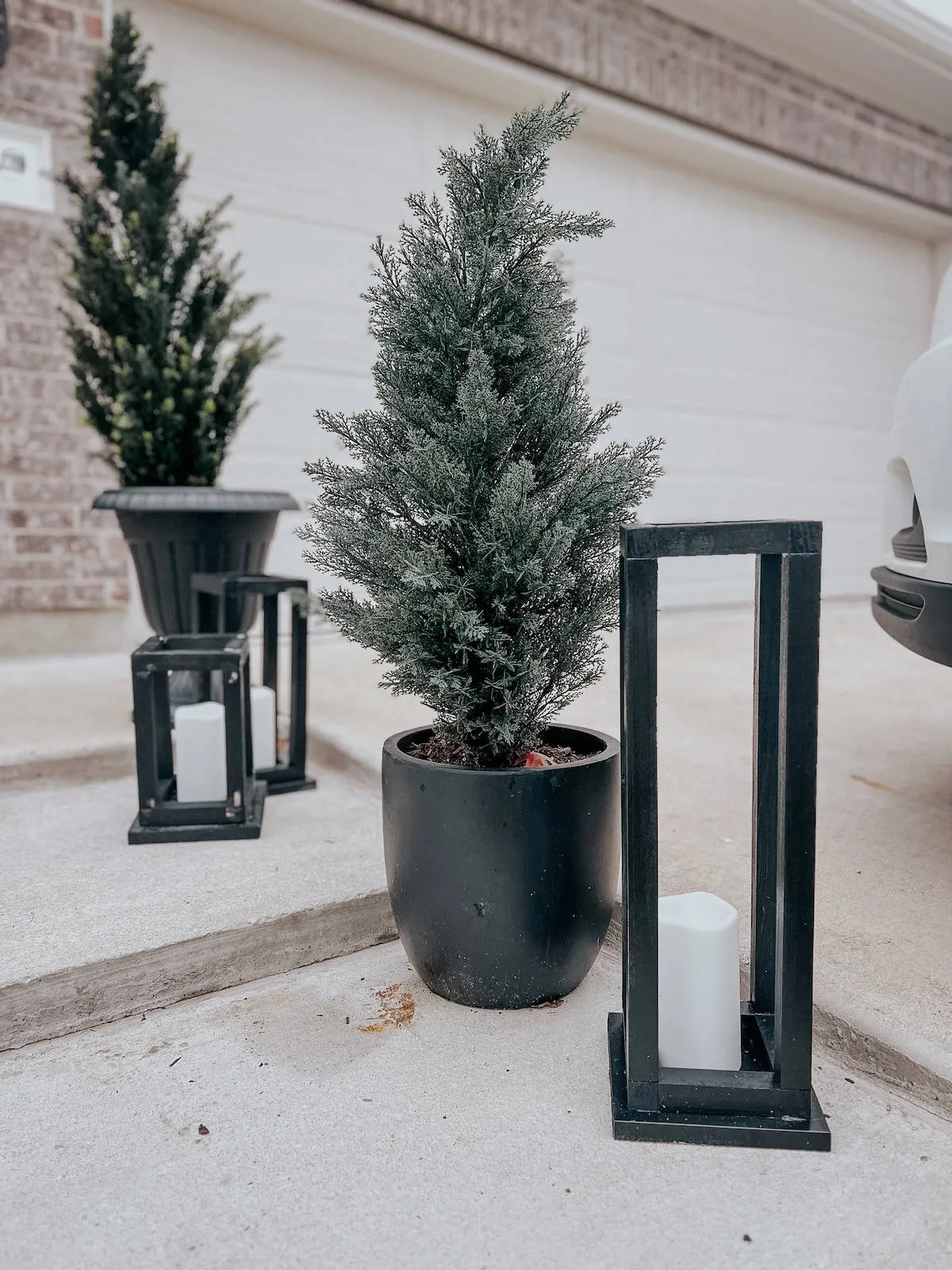 Decorating the Front Steps for Christmas – Love & Renovations