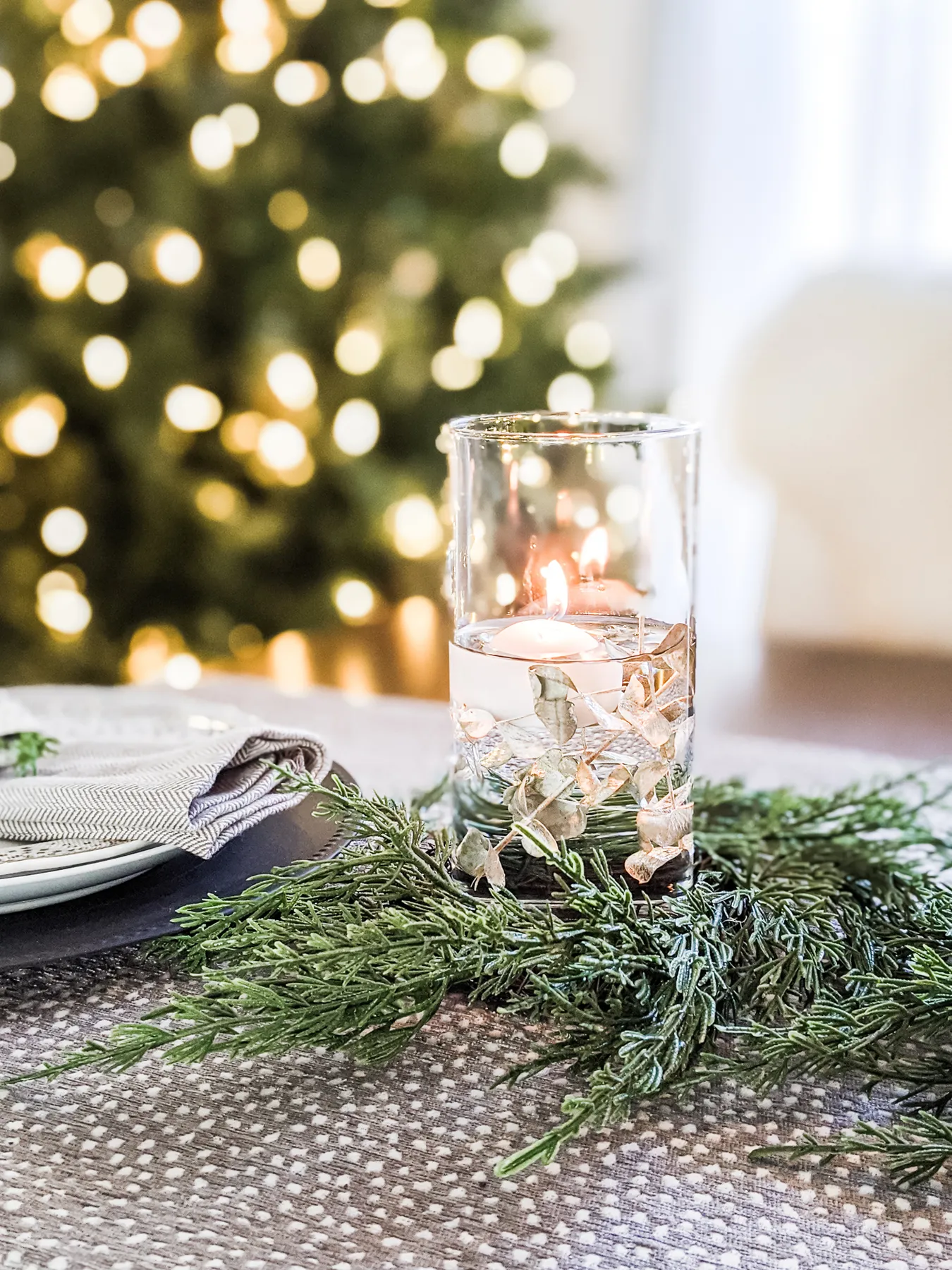 DIY Christmas Table Setting and Centerpiece • Ugly Duckling House