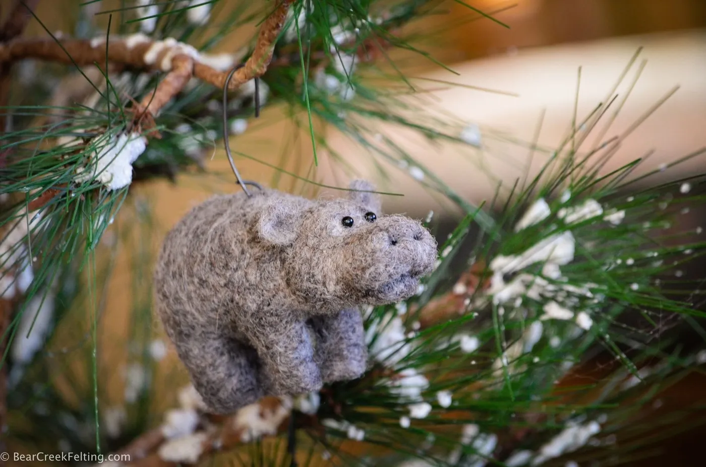 DIY Felt Christmas Ornaments that look adorable on your tree!