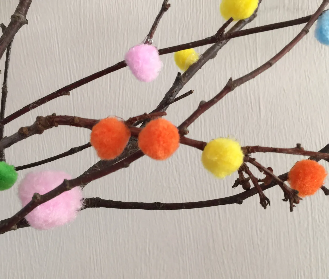 DIY pom pom tree - the-gingerbread-house.co.uk