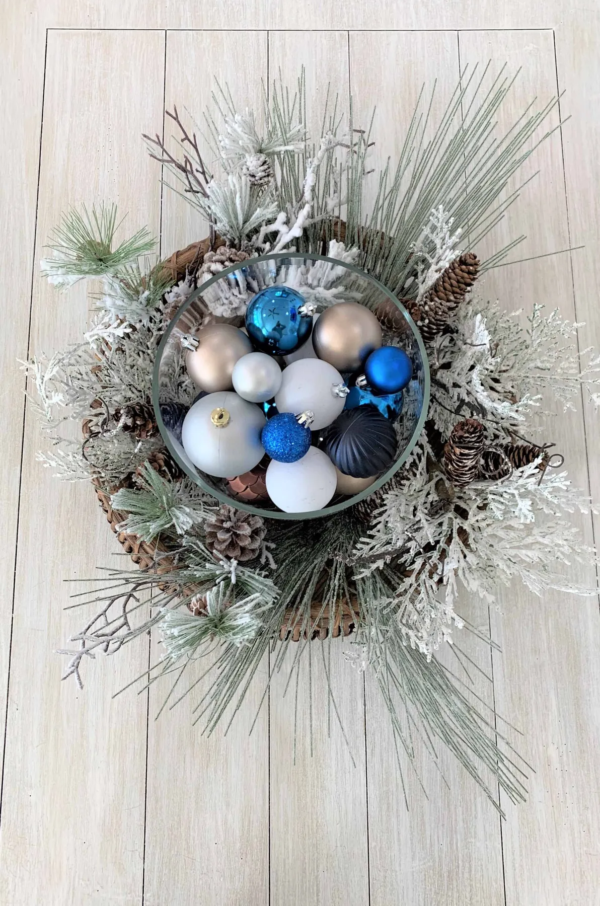 EASY 5-Minute Christmas Centerpiece Idea - thetarnishedjewelblog