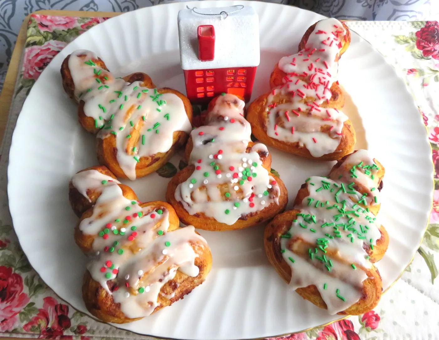 Easy Cinnamon Roll Christmas Trees
