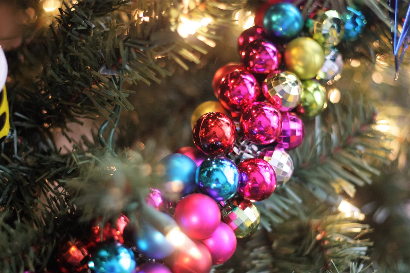 Easy DIY Christmas Ornament Garland | Moms Without Answers
