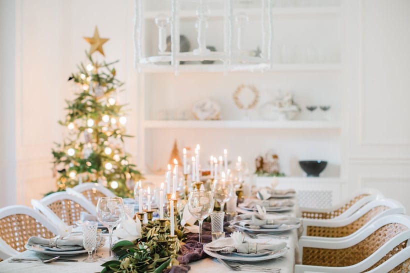 Easy-To-Create Christmas Tablescapes | Porch Daydreamer
