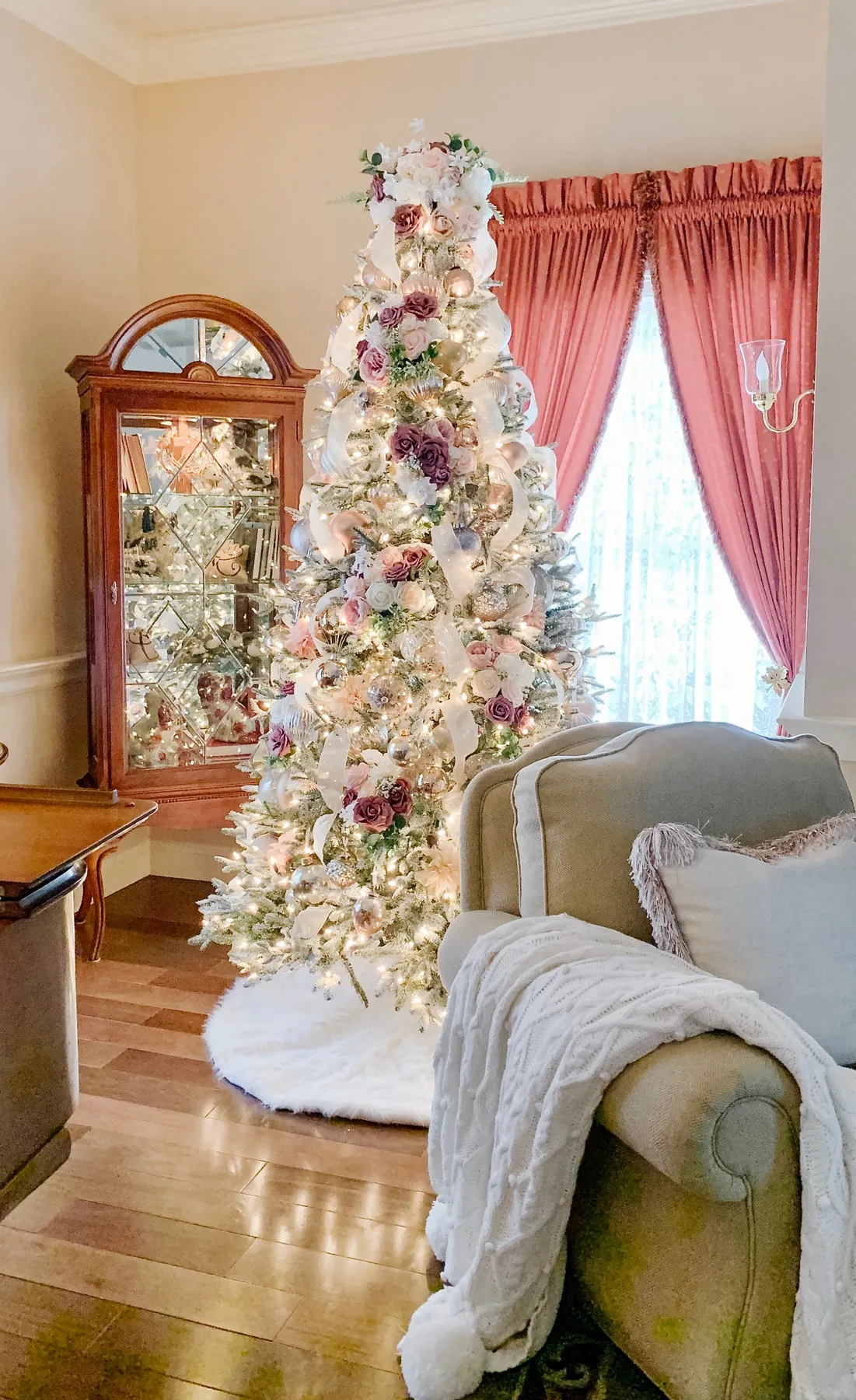 Elegant Christmas Tree – Lovely Livings