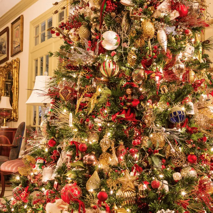 Elegant Christmas Tree Red 15 Gorgeous Red Christmas Tree Ideas That Look  Rich (2026)