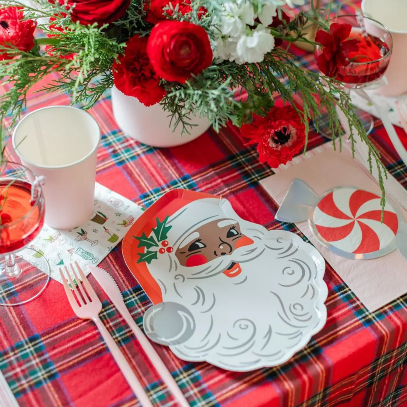 Elegant Plastic Christmas Plates 350 Piece Red(Christmas) Plastic Dinnerware  Set For 50 Guests, Fancy Disposable Plates For Party, Include: 50 Dinner  Plates, 50 Dessert Plates, 50 Pre Rolled Napkins