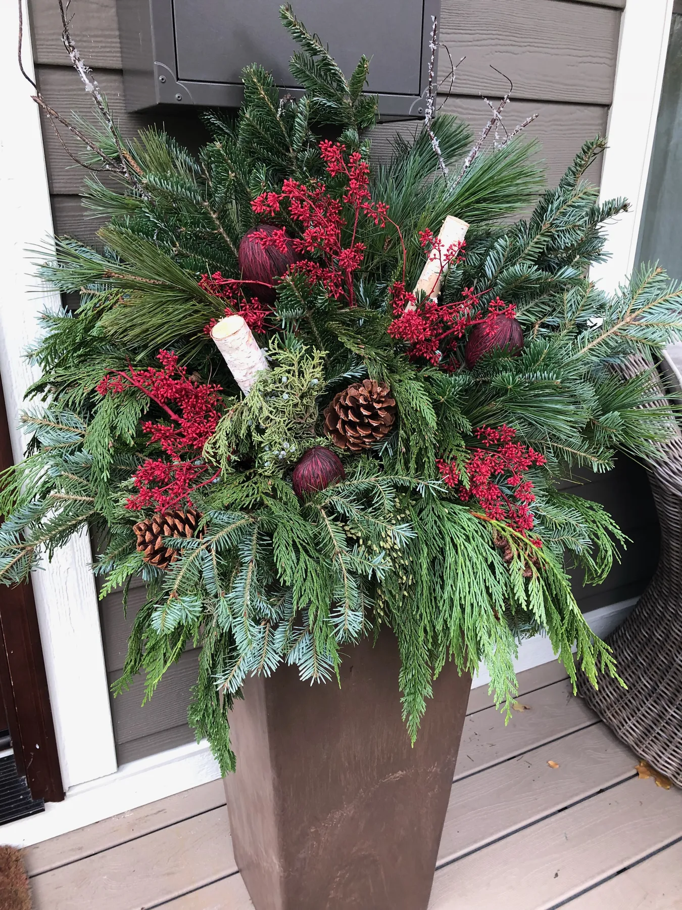 Exterior Holiday Decorating - Farmers Market Garden Center
