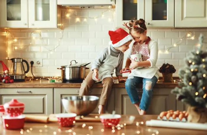 FamilyEducation by PlayKids: 25 Festive Things to Do on Christmas Day for  Families