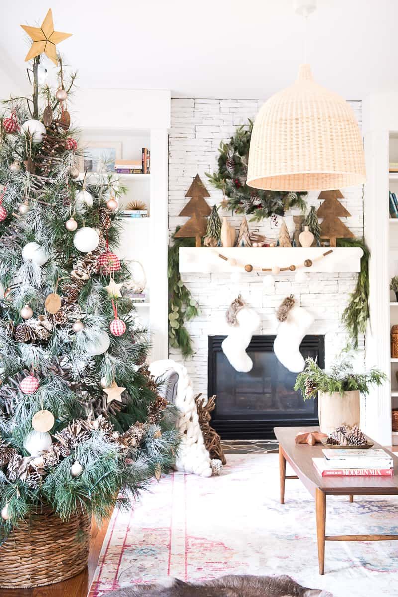 Farmhouse Christmas Decor Ideas Focused Around Simplicity