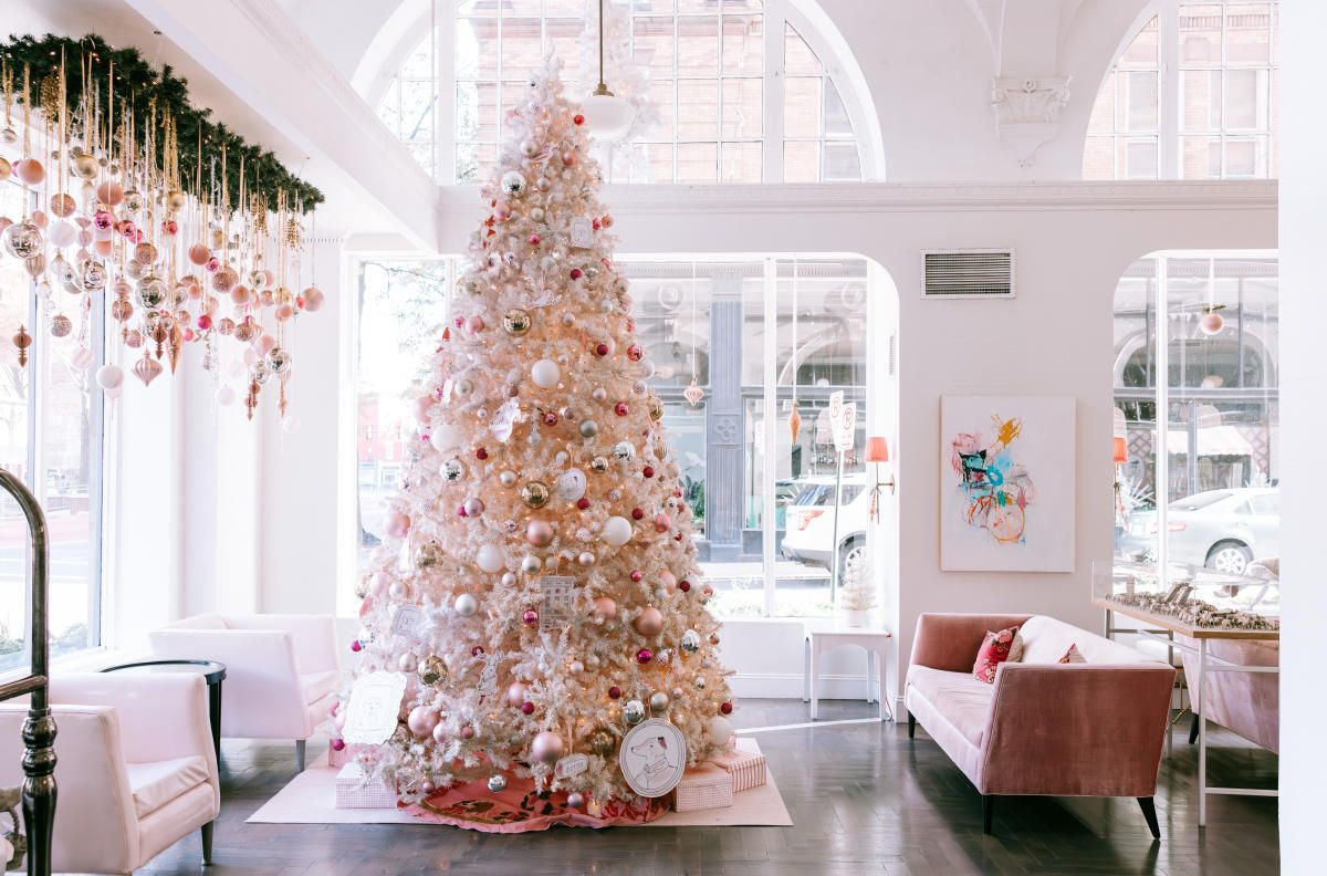 Festive Virginia Hotels to Visit During the Holiday Season
