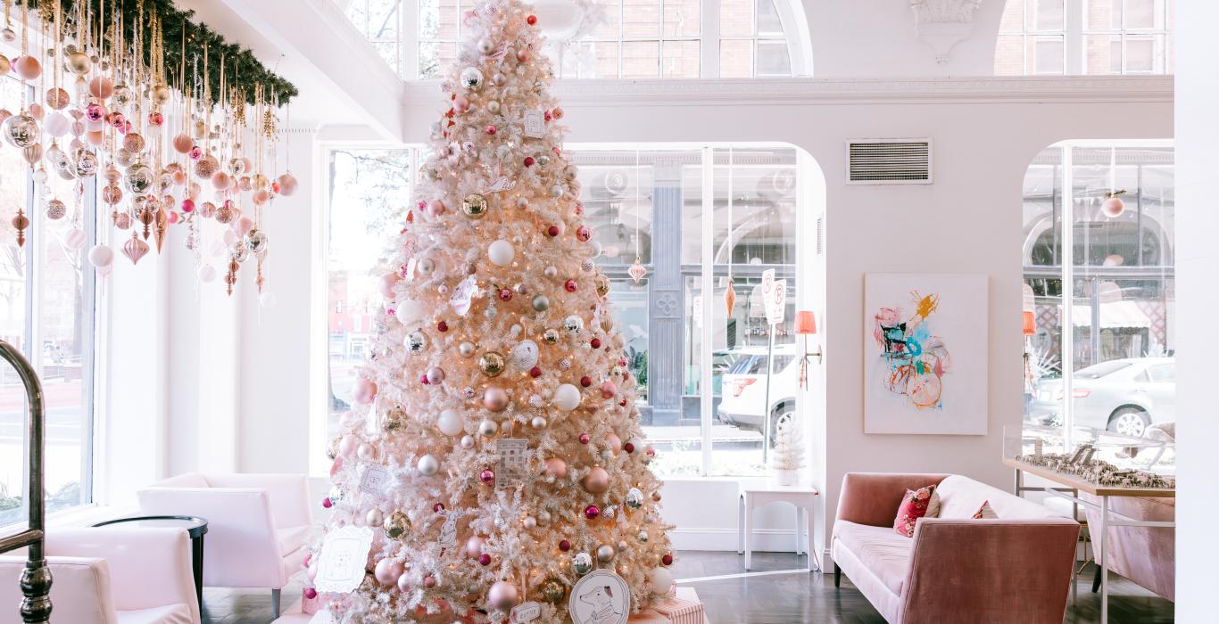 Festive Virginia Hotels to Visit During the Holiday Season