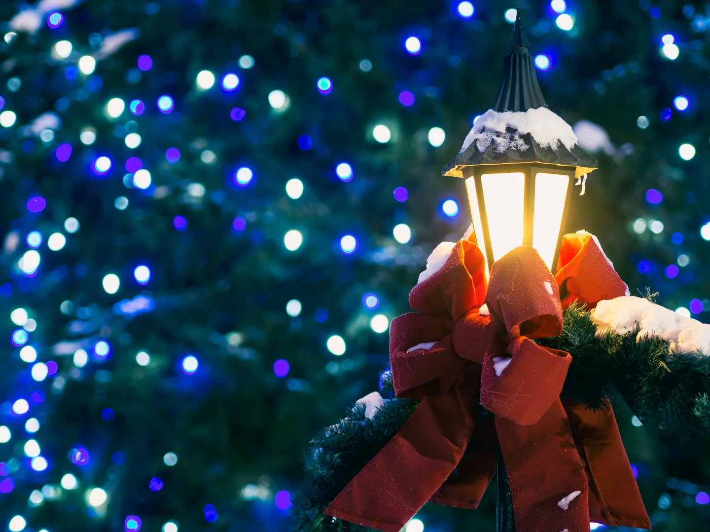 Frankenmuth was named one of “The 9 Most Christmassy Towns in America” by Time Magazine. So it seems like it would be a great place to walk around before Christmas. It was a cold morning but the beaut