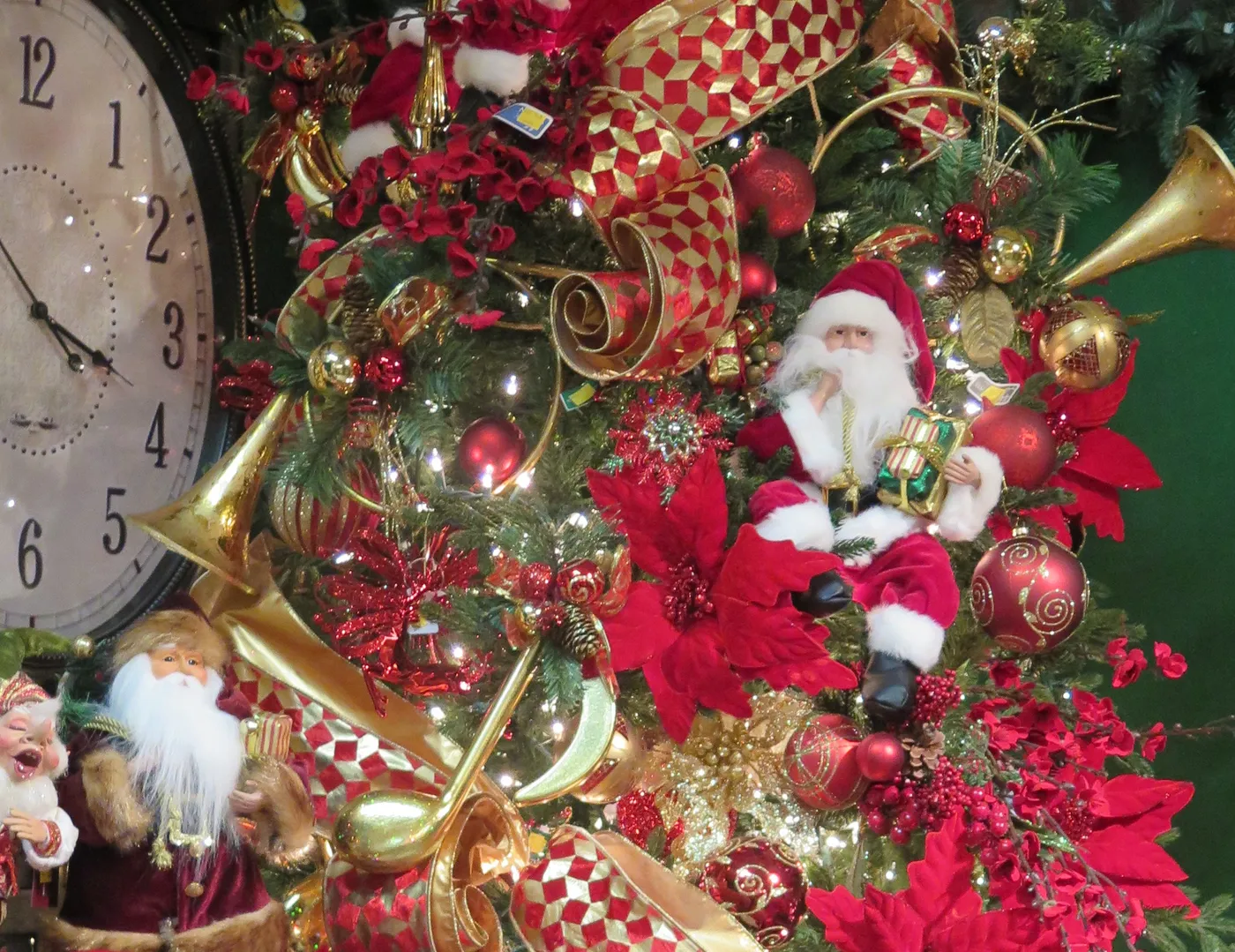 Fresh-Cut and Artificial Christmas Trees, Christmas Decorations and Holiday Supplies – Down to Earth Living - Garden Center, Plant Nursery, Outdoor and Patio Furniture, and Christmas Store