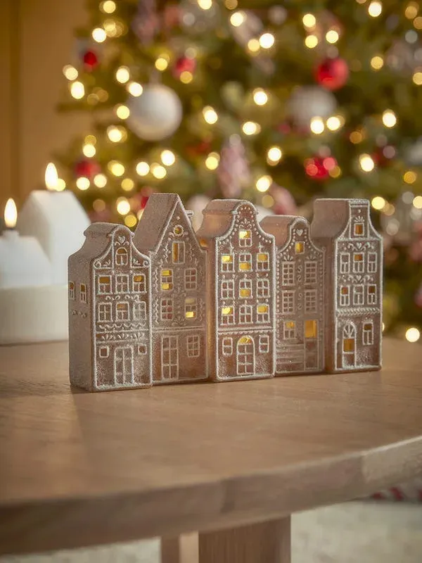 From handcrafted touches to retro treasures: 8 Christmas decoration trends  for 2025 - Yahoo Life UK