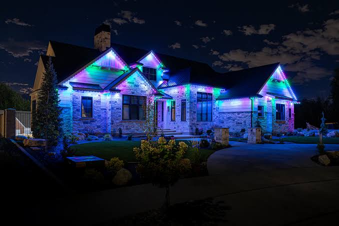 From Setup to Shine: What to Expect During Trimlight Installation - Rainbow  Seamless Systems