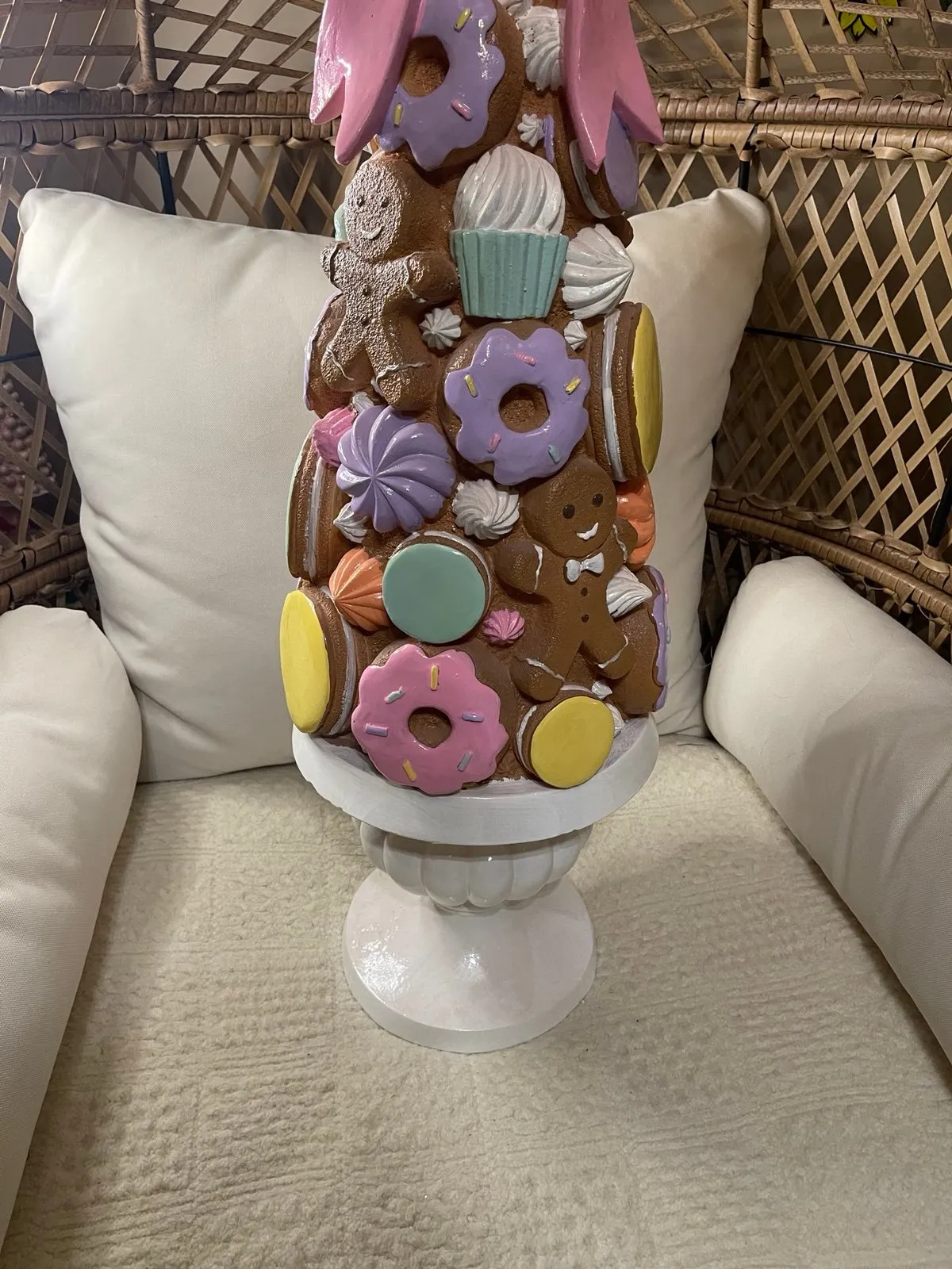 Gingerbread cookies, donut, macaroons Christmas tree topiary Gingerbread cookies, donut, macaroons Christmas tree topiary pastel viral TikTok